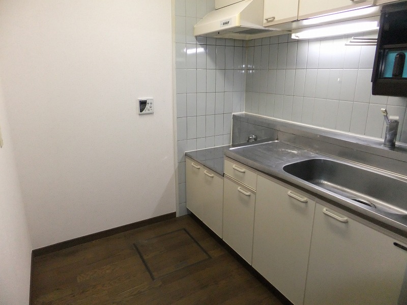 Kitchen. Gas stove correspondence