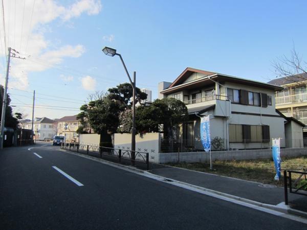 Local photos, including front road. Front road (December 2013 shooting)