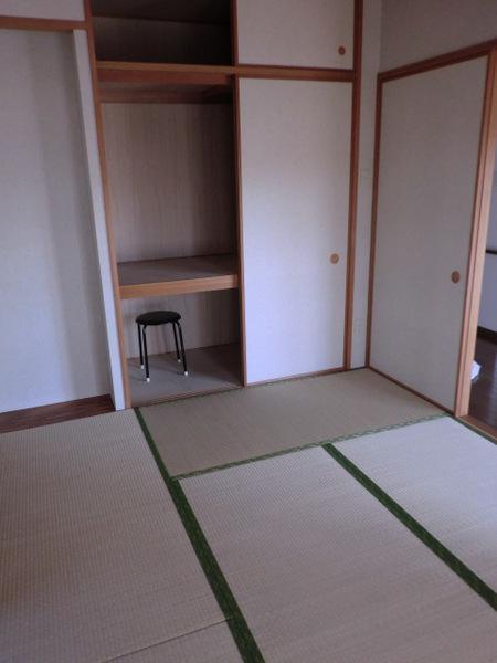 Non-living room. A bright room