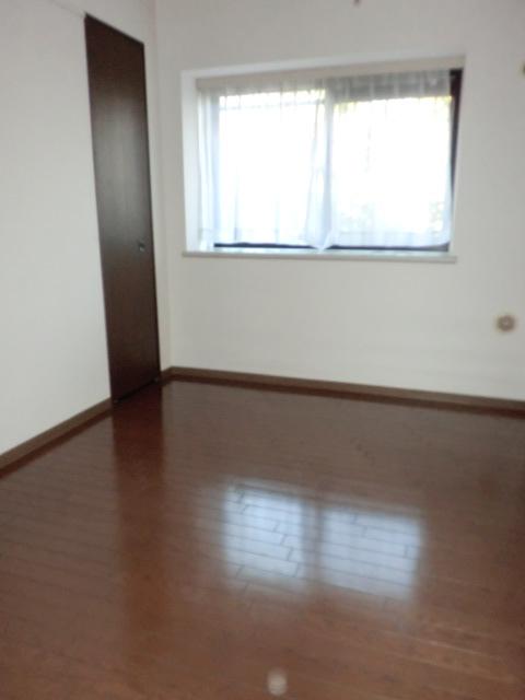 Non-living room. Room of the day is also good