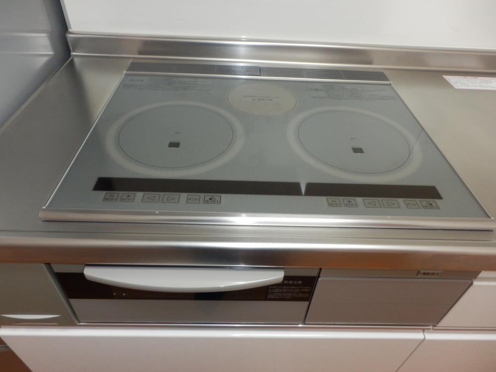 Kitchen. Indoor (10 May 2013) Shooting. It is the stove of IH.