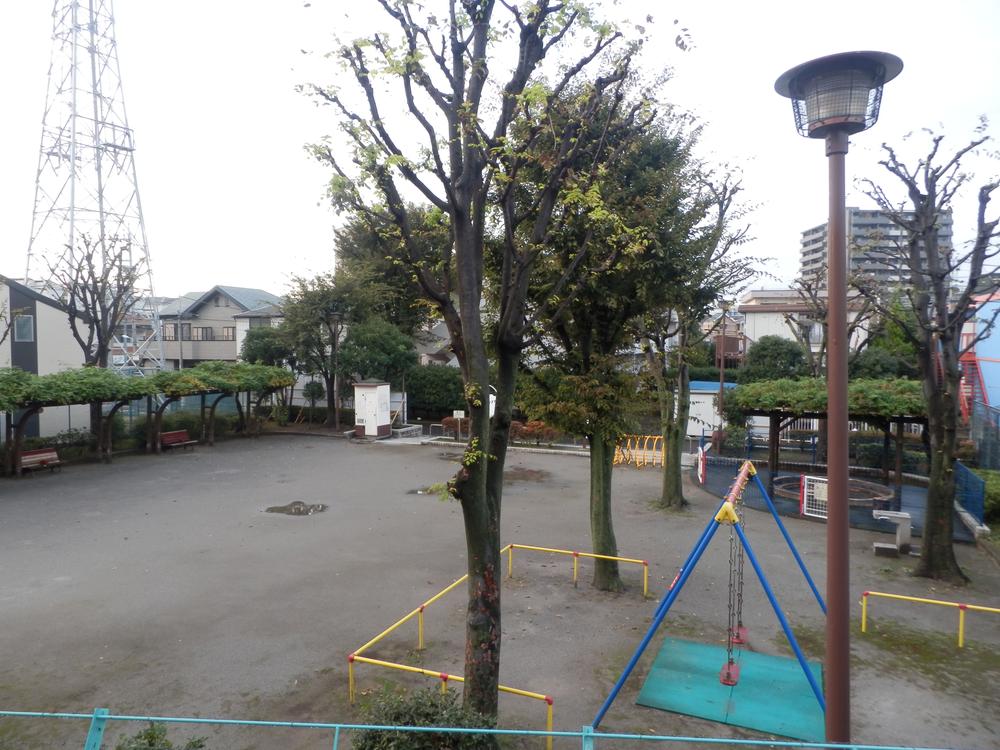 View photos from the dwelling unit. View from the site (October 2013) Shooting. Park from the Western-style.