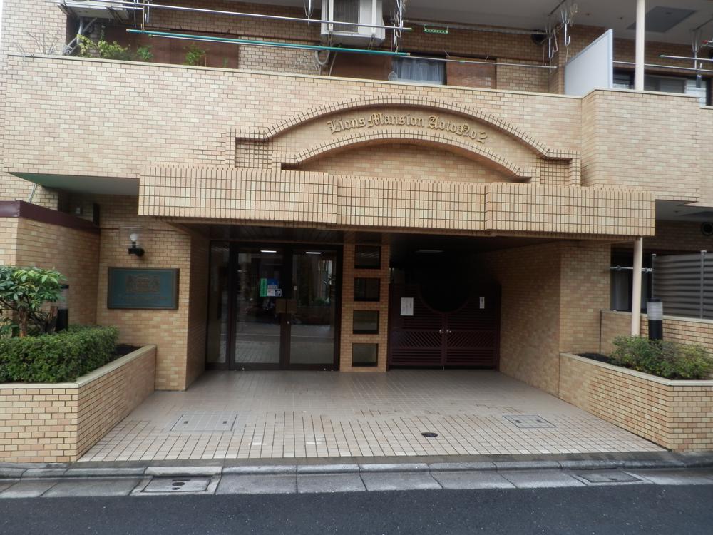 Entrance. Common areas