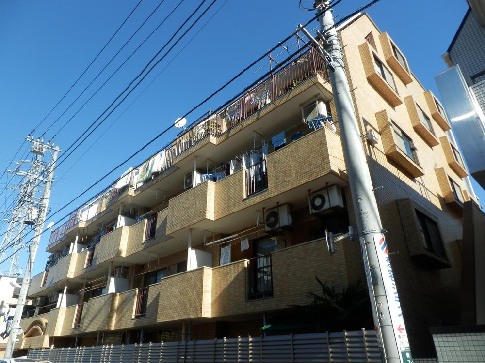 Local appearance photo. Local (12 May 2013) Shooting