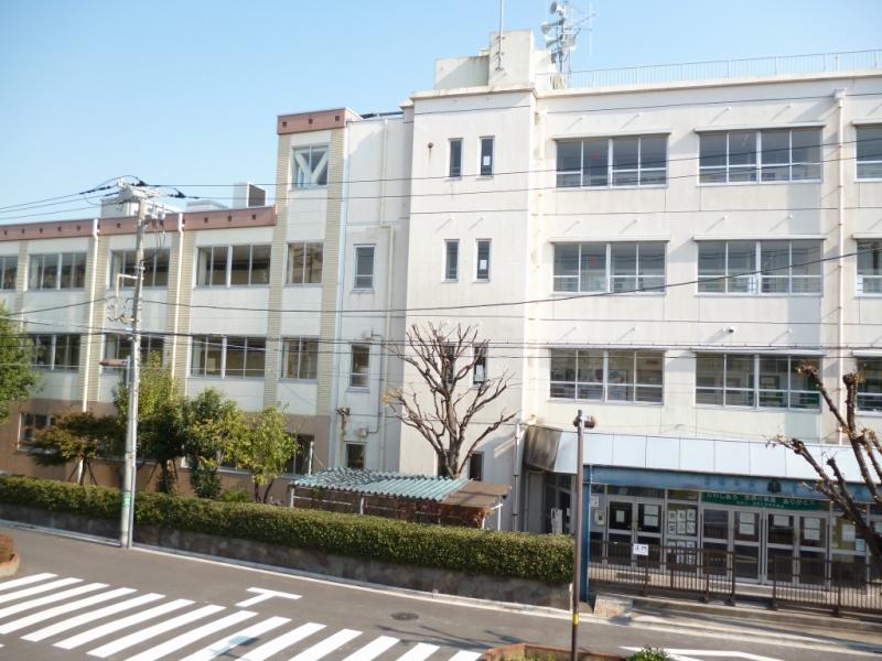 Junior high school. 100m to Aoba Junior High School