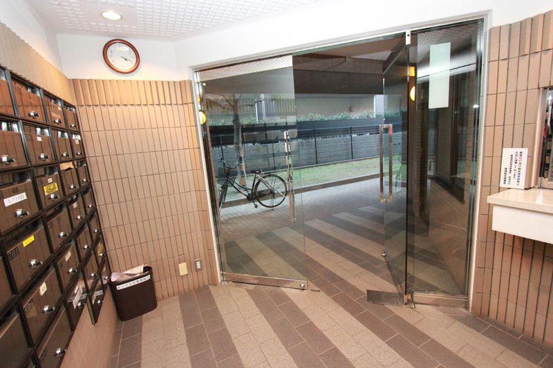 Other local. Interior photo of the lobby, Post is also a breeze to receive the mail there immediately to the bottom of the entrance.