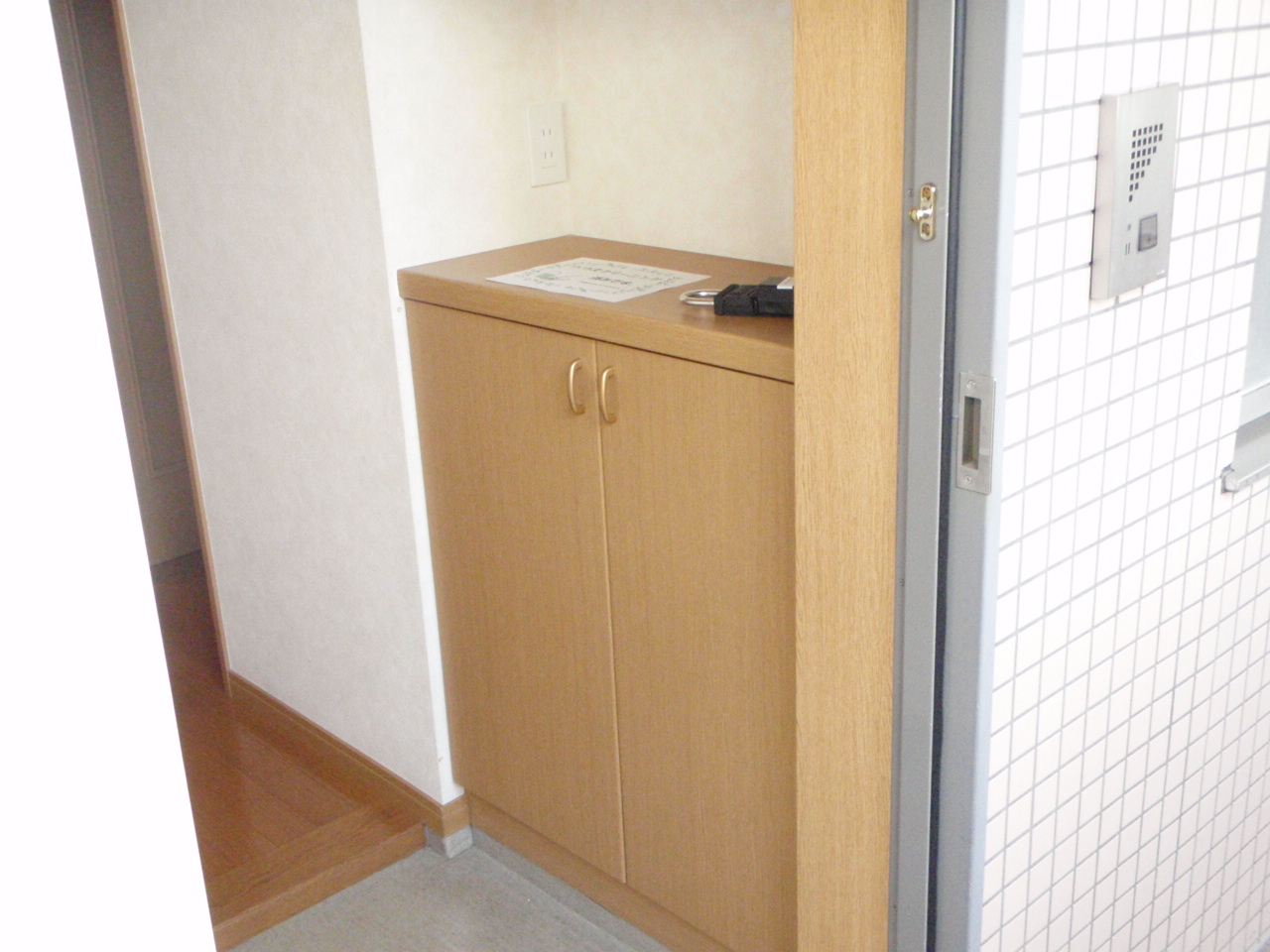 Receipt. Footwear purse