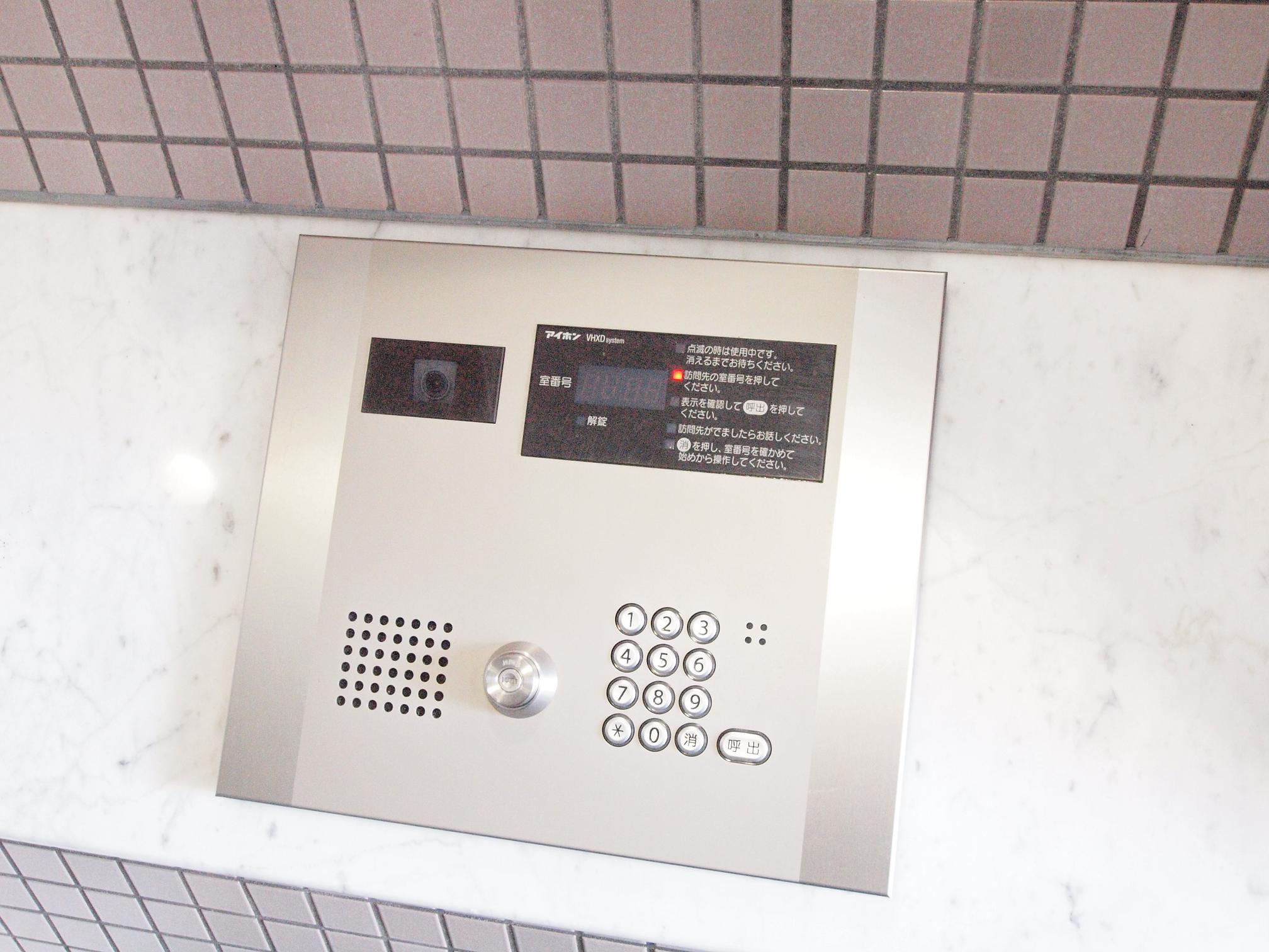 Security. Auto-lock with a camera