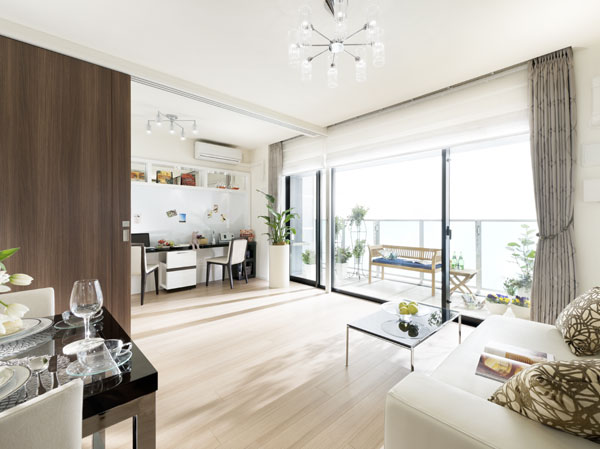 Living.  [living ・ dining]  ※ Published photograph of furniture was taken the model room (70F3 type) (12 May 2011) ・ Furniture etc. option specification is not included in the sale price. Also, Specification of the model room, Convenience of on construction ・ The improvements and the like, There is a case to be part change.