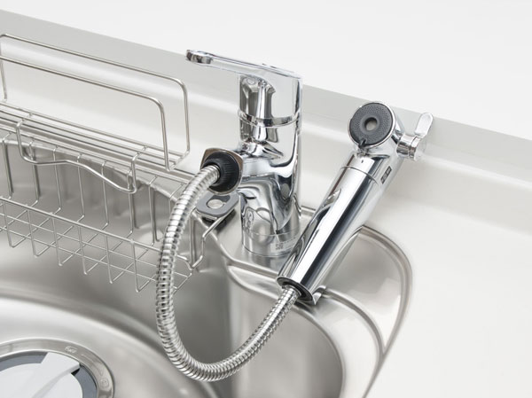 Kitchen.  [Single lever shower faucet] The amount of water in the lever operation one, Installing the temperature adjustable single-lever faucet. Since the pull out the shower head, It is also useful, such as sink cleaning. Also, It has a built-in water purification cartridge.   ※ Cartridge replacement costs will be separately paid.