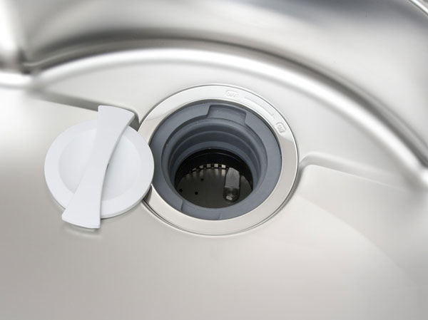 Kitchen.  [Garbage disposer] The garbage, This is a system that can be quickly crushed processing in the kitchen. Garbage that has been crushed by the disposer of each dwelling unit from then purified in wastewater treatment equipment dedicated, Since the drainage, It can also reduce the load on the environment.   ※ There is also a thing that can not be part of the process. For more information please check at the manufacturer's brochure.