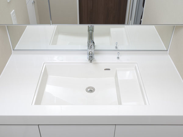 Bathing-wash room.  [Artificial marble basin bowl] Counter and bowl in the integrally molded with no easy seam of care, Beautiful luster artificial marble. A bowl of linear square form, It will produce the urban basin space.