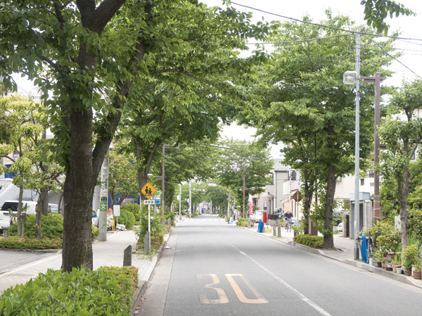 Surrounding environment. Hydrophilic Sakura Road (about 110m ・ A 2-minute walk)