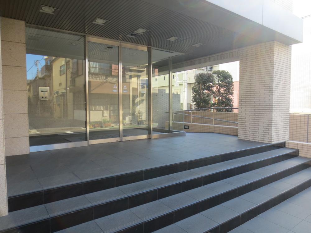 Entrance. Common areas (December 2013 shooting)