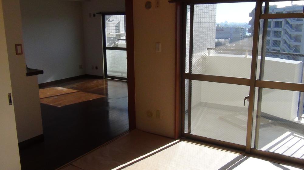 Living. Cross all MuroCho exchange plan