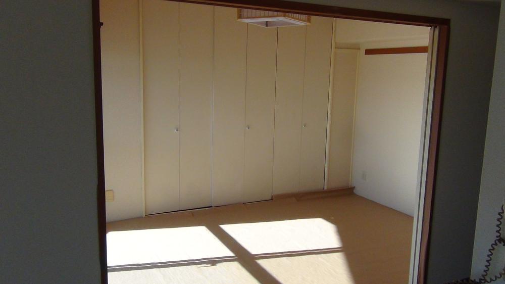 Non-living room. Cross all the rooms over the entire surface Chokawa plan