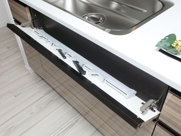 Kitchen.  [Sink before swing knife feed] Take advantage of the sink before the space was a dead space as a kitchen knife feed until now. Can the four knives of conventional is housed, And prevents misuse less likely to reach for children because it has been set to a higher position. Also, Ease of use also up.