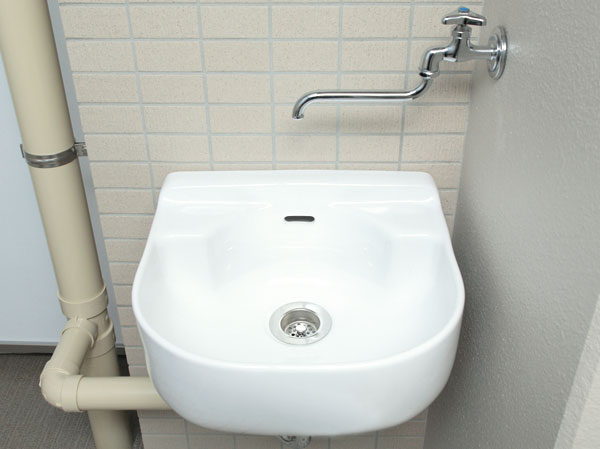 Other.  [Slop sink] balcony ・ Slop sink was installed in the terrace, Handy multi-purpose applications such as planter of watering and sneakers of care. (More than the published photograph of the model room I type)