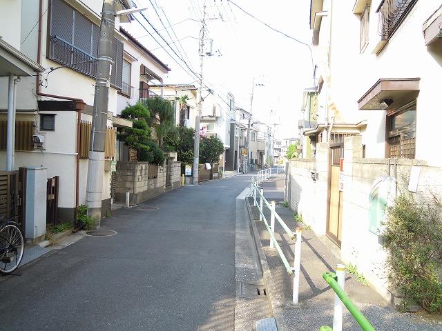 Local photos, including front road. Local (11 May 2013) Shooting