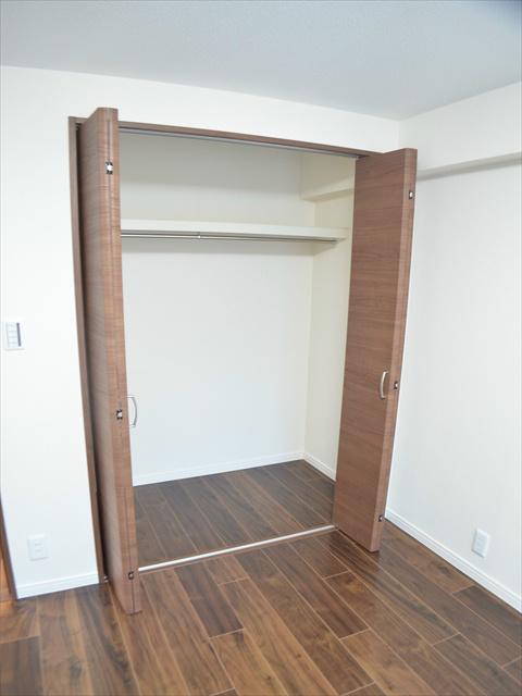 Receipt. Large closet