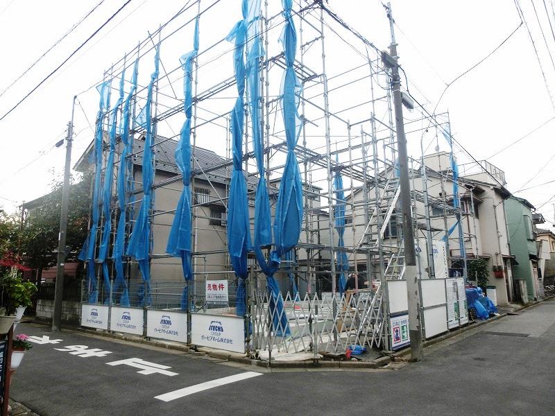 Local photos, including front road. Local 2 (H25.11)