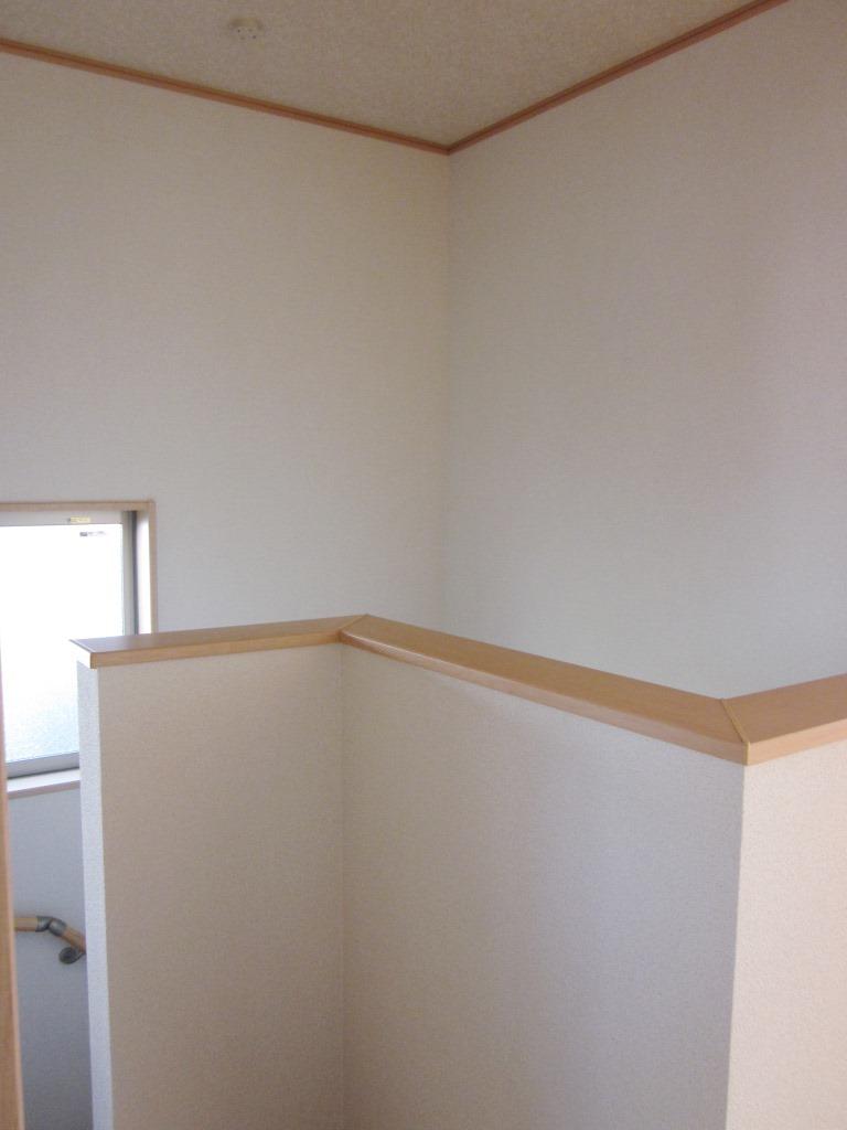 Other introspection. Building 2: It is a photograph of the vicinity of the second floor of the stairs.