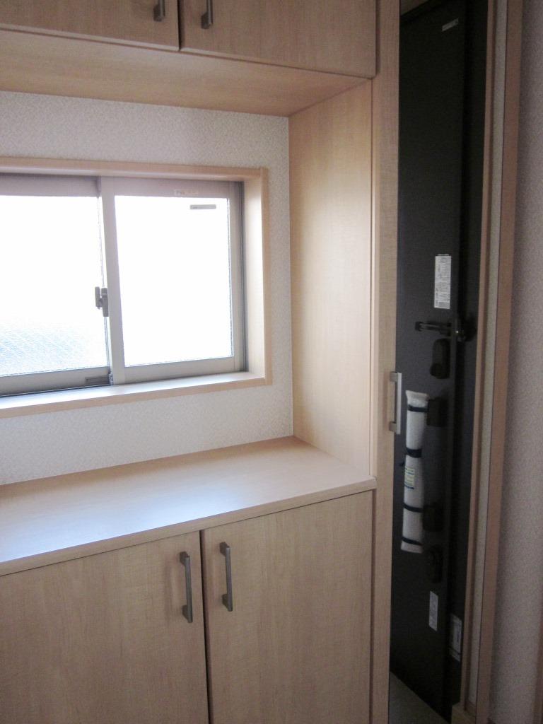 Entrance. Building 2: entrance storage