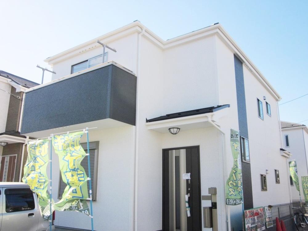 Local appearance photo. Building 2: Appearance Photos