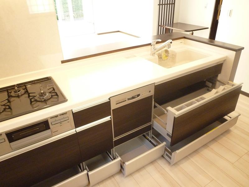 Kitchen. More than anything, I'm happy with dish washing dryer. Storage capacity is also certain is 1 Building kitchen.