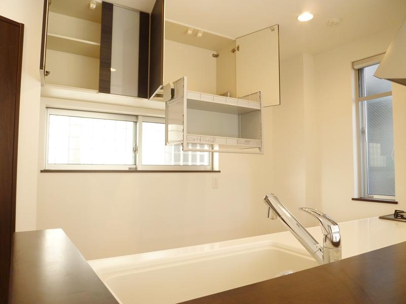 Kitchen. 1 Building kitchen movable storage is happy.