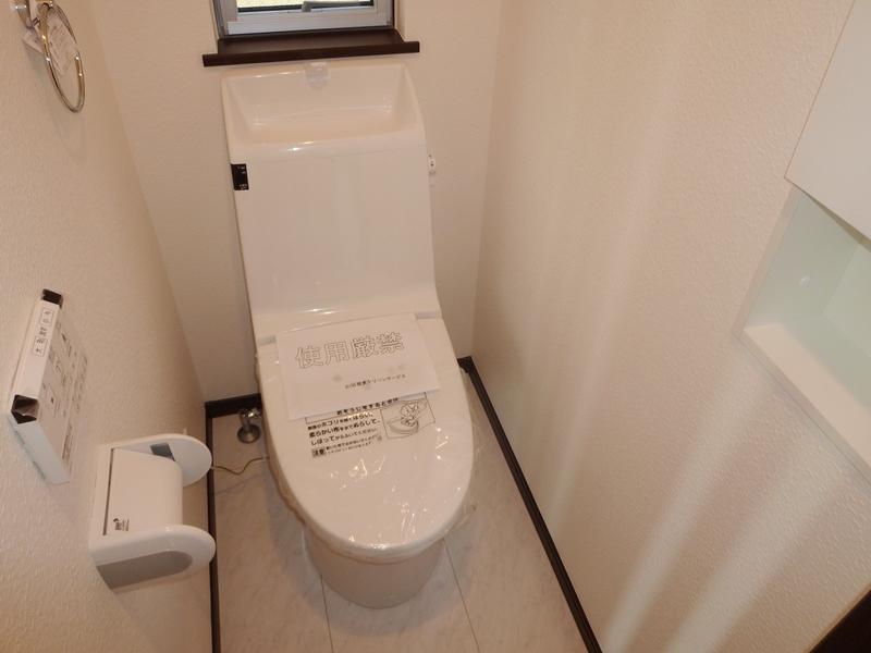 Toilet. Building 2 toilet with well-equipped facilities and cleanliness.