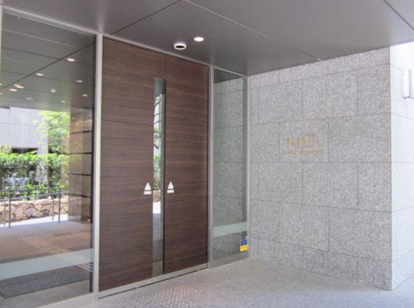 Entrance. Common areas