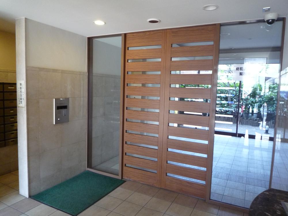 Entrance. Local (11 May 2013) Shooting