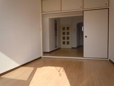 Living and room. Room 1