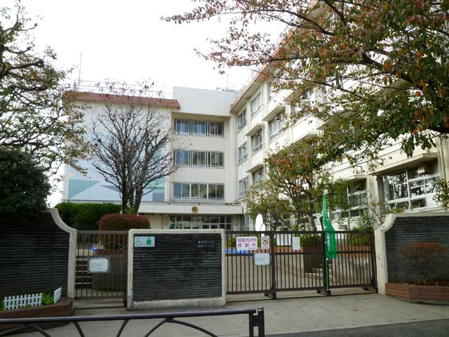 Primary school. Hosoda until elementary school 330m