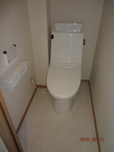 Toilet. Indoor (September 2013) Shooting