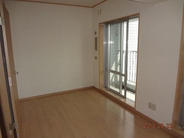 Non-living room. Indoor (September 2013) Shooting