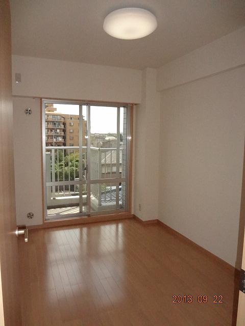 Non-living room. Indoor (September 2013) Shooting