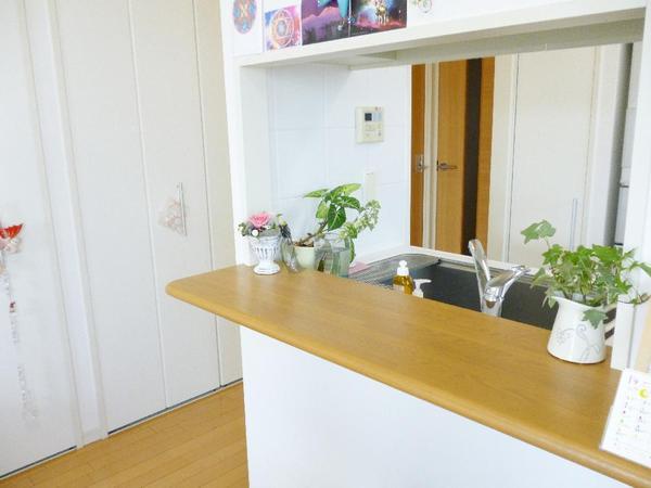 Kitchen. Per face-to-face counter kitchen, You can enjoy conversation with your family even during cooking