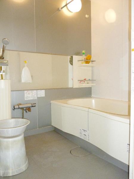 Bathroom. Bathroom (add-fired ・ It is with ventilation drying function)