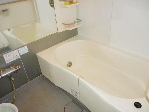 Bathroom. 1418 size unit bus