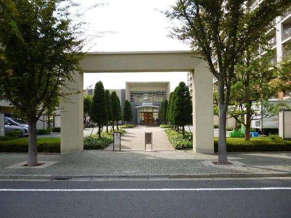 Other common areas. Entrance gate of the Midi-on House (shared building)