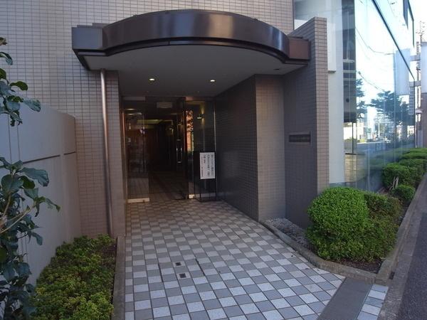 Entrance. Common areas