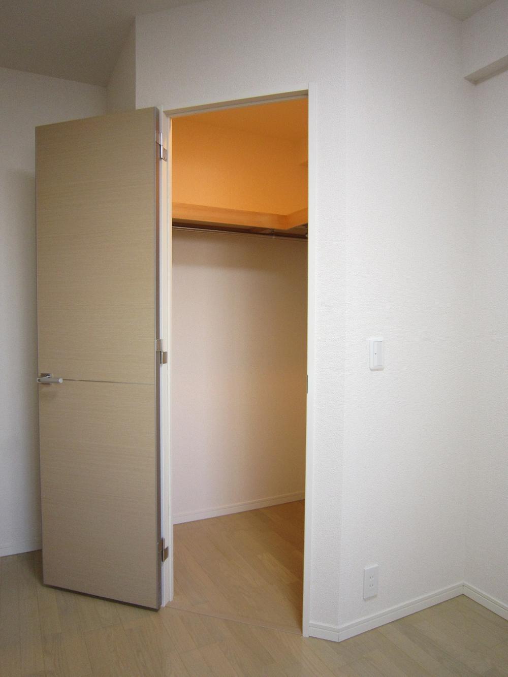 Receipt. Walk-in closet (November 2013) Shooting