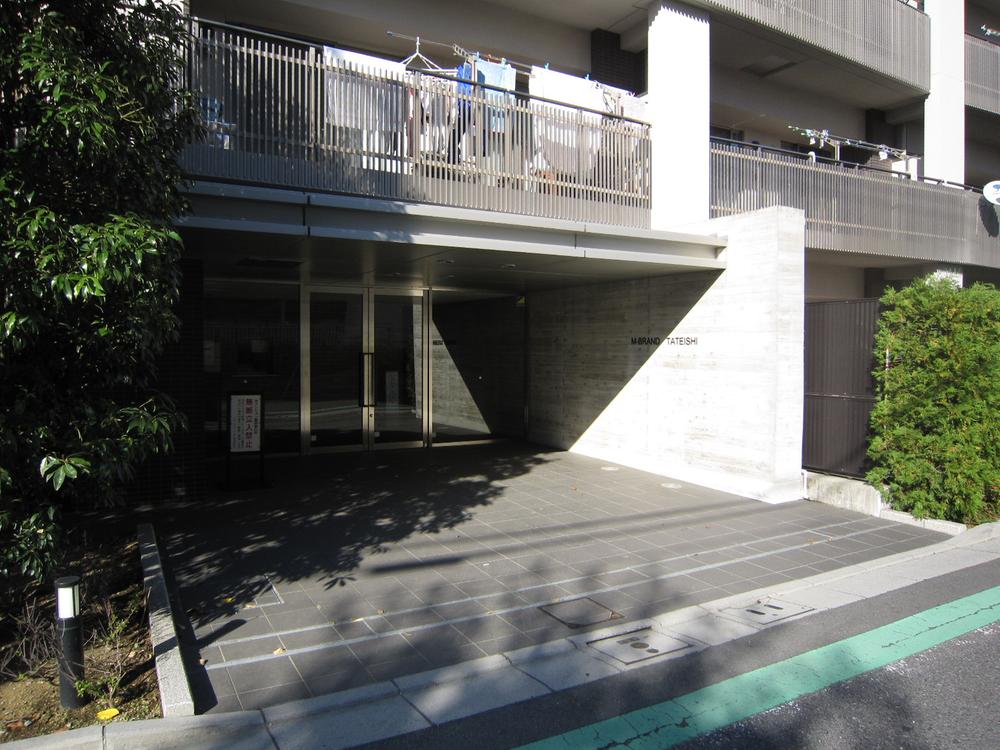 Entrance. Common areas