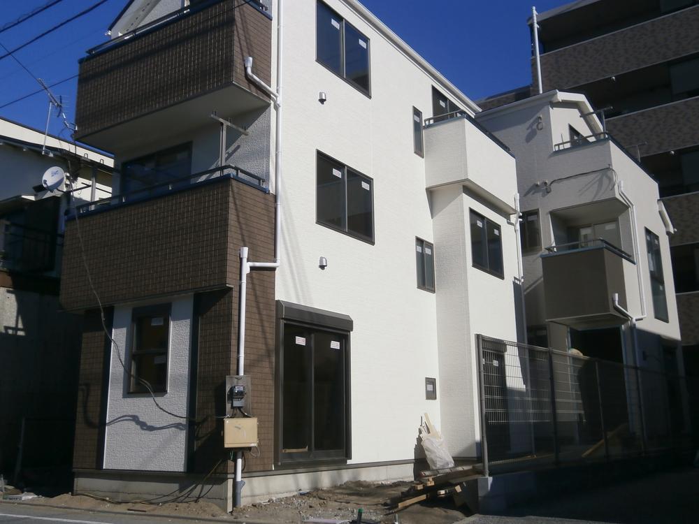 Local appearance photo. Local (12 May 2013) Shooting