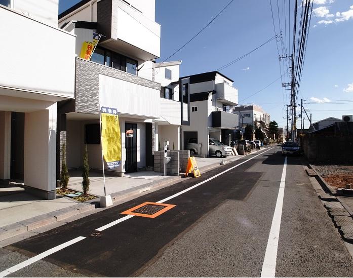 Local photos, including front road. Local (12 May 2013) Shooting