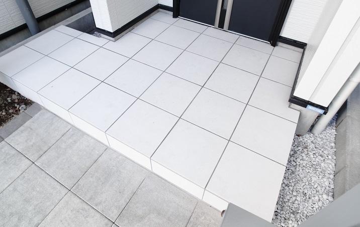 Entrance. Local (12 May 2013) Shooting