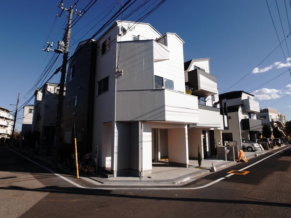 Local appearance photo. Local (12 May 2013) Shooting