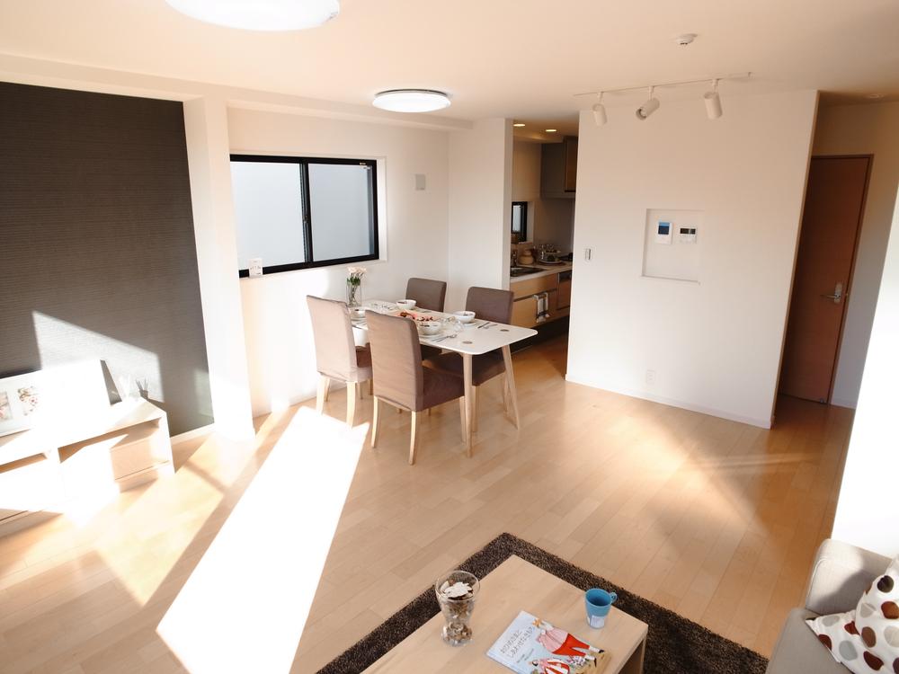 Living. Local (12 May 2013) Shooting